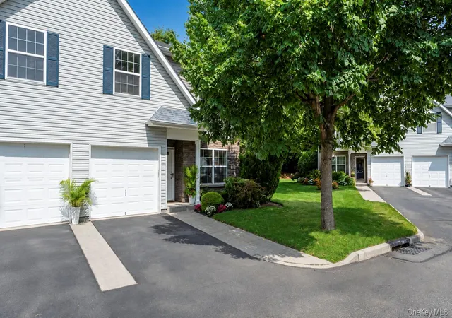 Condo for sale at 327 Medea Way, Islip, NY 11722 | MLS# 1044221