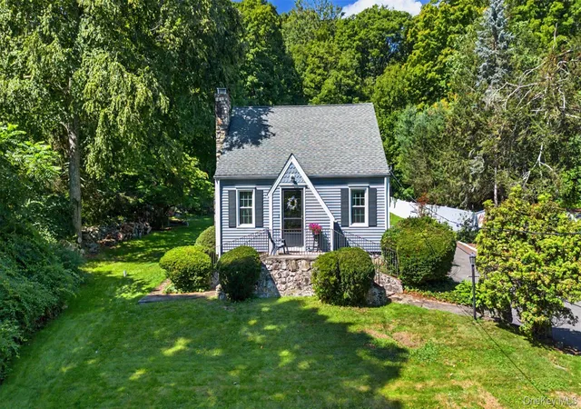 Photo 2 of Single family home for sale at 195 Oscawana Lake Rd, Putnam Valley, NY 10579 | MLS# 1044237 | Listing updated on 2026-10-08