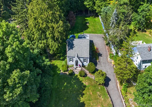 Photo 3 of Single family home for sale at 195 Oscawana Lake Rd, Putnam Valley, NY 10579 | MLS# 1044237 | Listing updated on 2026-10-08