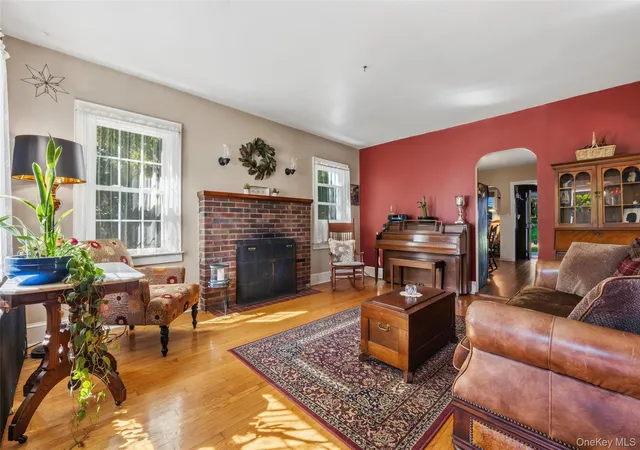 Photo 4 of Single family home for sale at 195 Oscawana Lake Rd, Putnam Valley, NY 10579 | MLS# 1044237 | Listing updated on 2026-10-08
