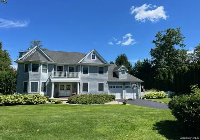 Photo 3 of Single family home for sale at 3 Wyona Ct, Huntington, NY 11743 | MLS# 1044269 | Listing updated on 2026-10-05