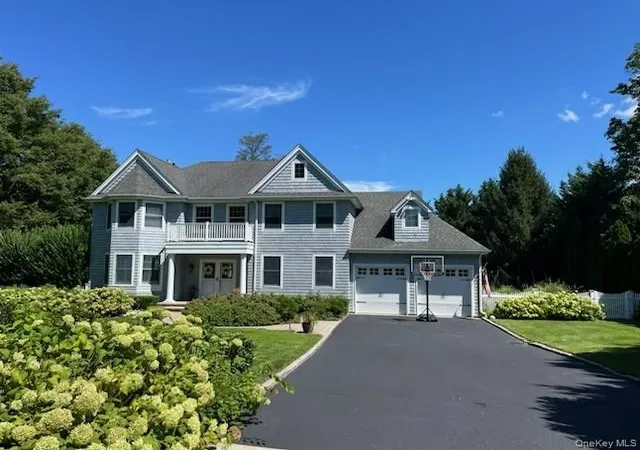 Photo 4 of Single family home for sale at 3 Wyona Ct, Huntington, NY 11743 | MLS# 1044269 | Listing updated on 2026-10-05