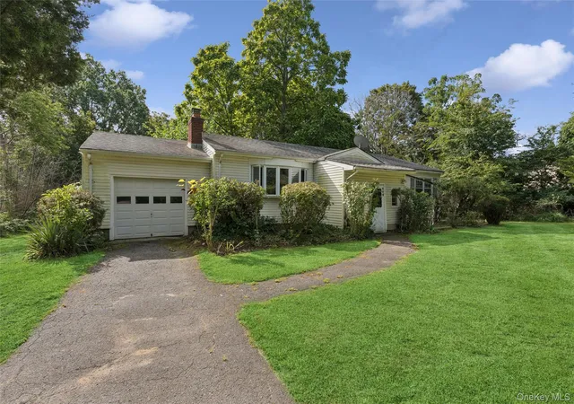 Photo 2 of Sale Pending at 650 Greenfields Ln, Southold, NY 11971 | MLS# 1044282 | Listing updated on 2026-09-24