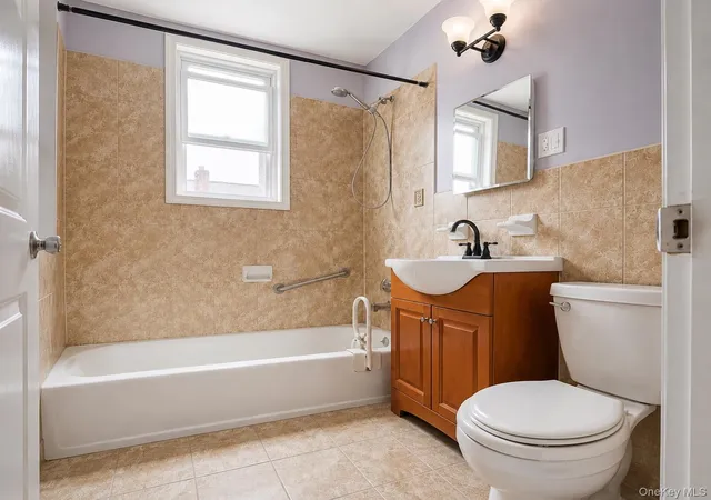 Photo 4 of Single family home for sale at 125-16 Hawtree Crk Rd, New York, NY 11420 | MLS# 1044292 | Listing updated on 2026-09-06