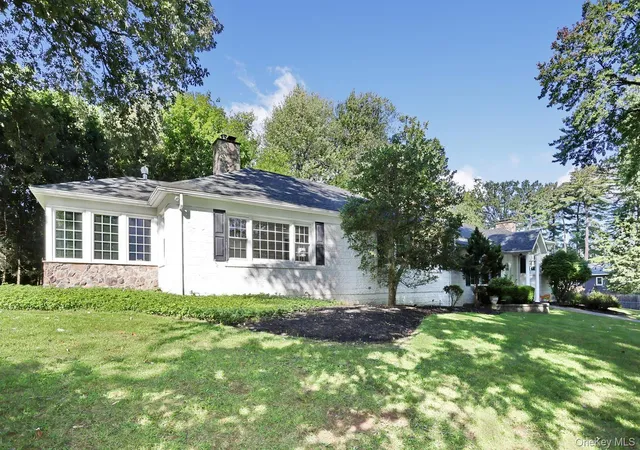 Photo 2 of Single family home for sale at 11 Muir Ln, Clarkstown, NY 10956 | MLS# 1044296 | Listing updated on 2026-09-17