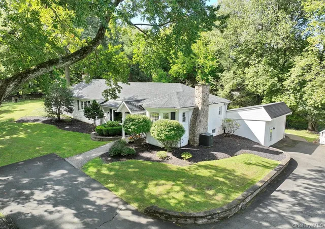 Photo 3 of Single family home for sale at 11 Muir Ln, Clarkstown, NY 10956 | MLS# 1044296 | Listing updated on 2026-09-17