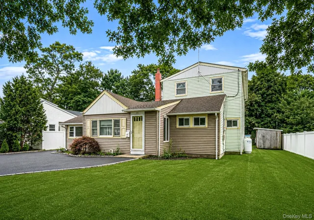 Photo 22 of Single family home for sale at 35 Gwendolyn Pl, Islip, NY 11730 | MLS# 1044297 | Listing updated on 2026-09-01