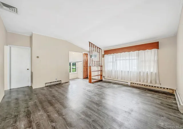 Photo 3 of Sale Pending at 35 Gwendolyn Pl, Islip, NY 11730 | MLS# 1044297 | Listing updated on 2026-09-16