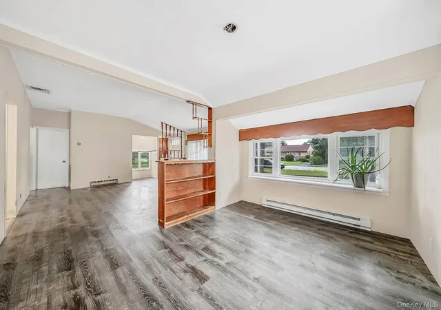 Photo 4 of Sale Pending at 35 Gwendolyn Pl, Islip, NY 11730 | MLS# 1044297 | Listing updated on 2026-09-16