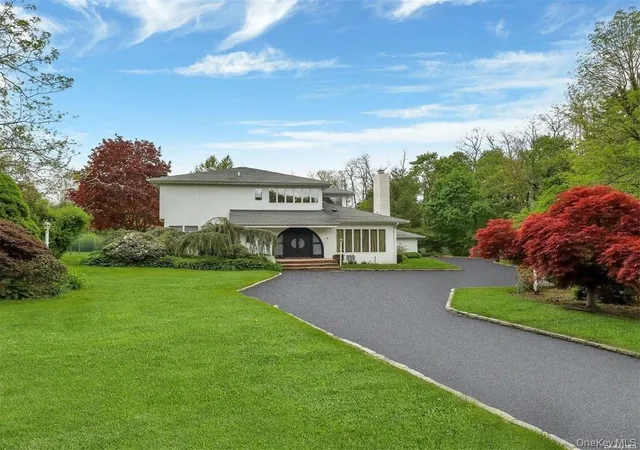 Photo 1 of Single family home for sale at 5 Woodfield, Oyster Bay, NY 11545 | MLS# 1044302 | Listing updated on 2026-09-19
