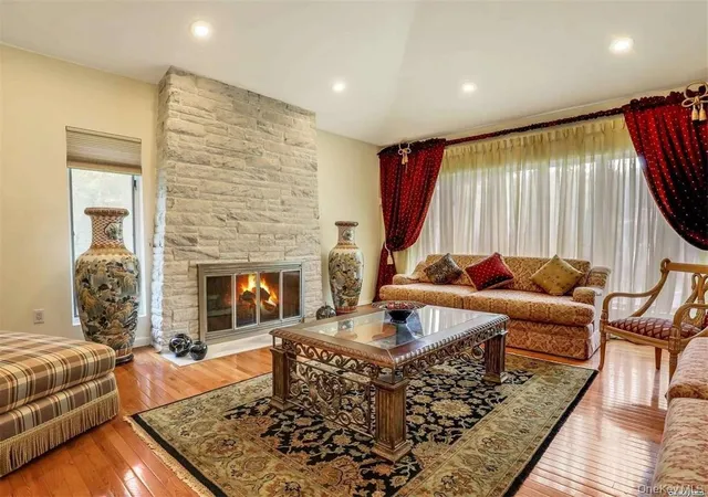 Photo 4 of Single family home for sale at 5 Woodfield, Oyster Bay, NY 11545 | MLS# 1044302 | Listing updated on 2026-09-19