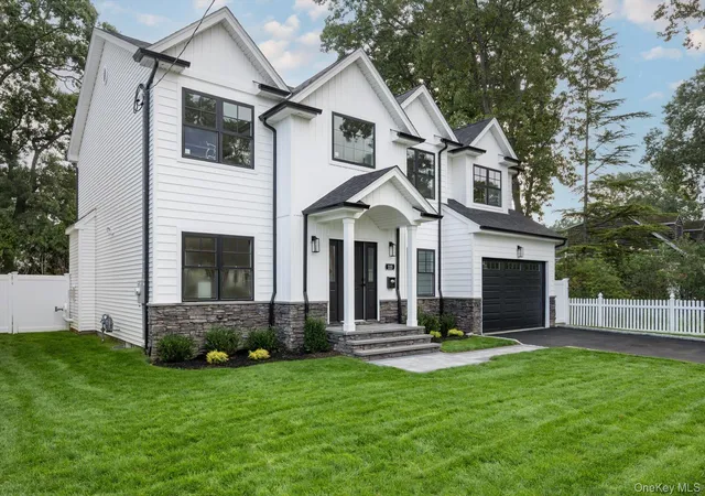 Photo 2 of Single family home for sale at 115 Jackson Ave, Oyster Bay, NY 11762 | MLS# 1044308 | Listing updated on 2026-09-02