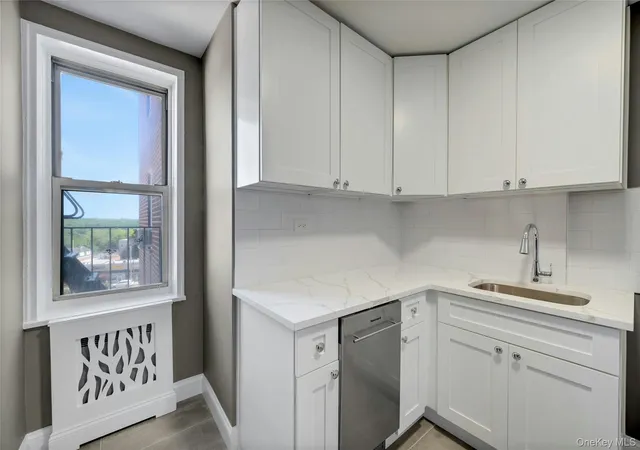 Listing Photo 3 - Condo for sale in Netherland Gardens Coop located at 5650 Netherland Ave, New York, NY 10471 - Unit #3C