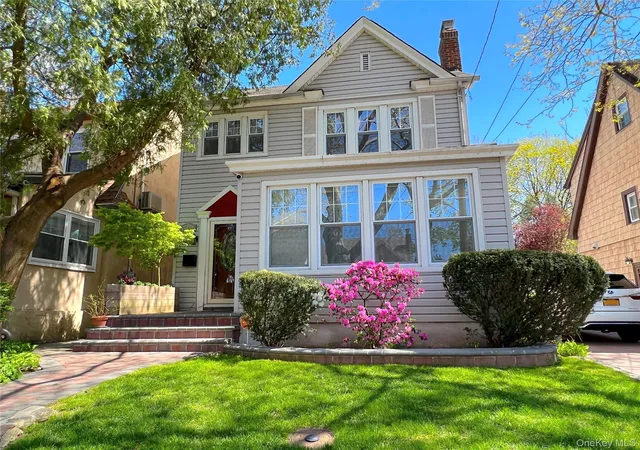 Photo 1 of Single family home for sale at 257 14 Pembroke Ave, North Hempstead, NY 11020 | MLS# 1044372 | Listing updated on 2026-09-01