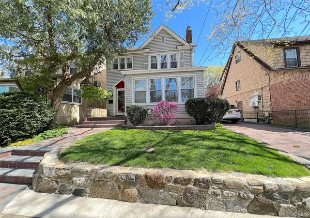 Photo 2 of Single family home for sale at 257 14 Pembroke Ave, North Hempstead, NY 11020 | MLS# 1044372 | Listing updated on 2026-10-07