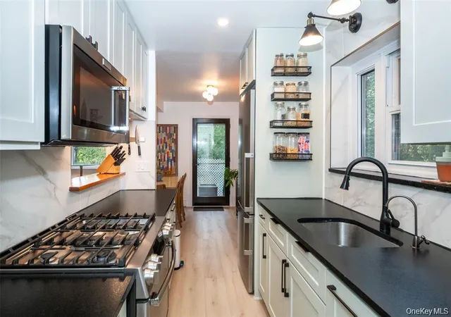 Listing Photo 3 - Condo for sale in building located at 673 Pelham Rd, New Rochelle, NY 10805 - Unit #E14
