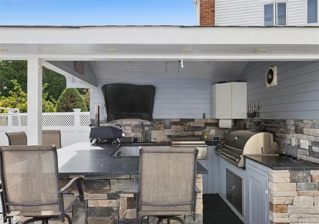 Photo 1 of Single family home for sale at 33 Sherwood Dr, Oyster Bay, NY 11714 | MLS# 1044453 | Listing updated on 2026-10-07