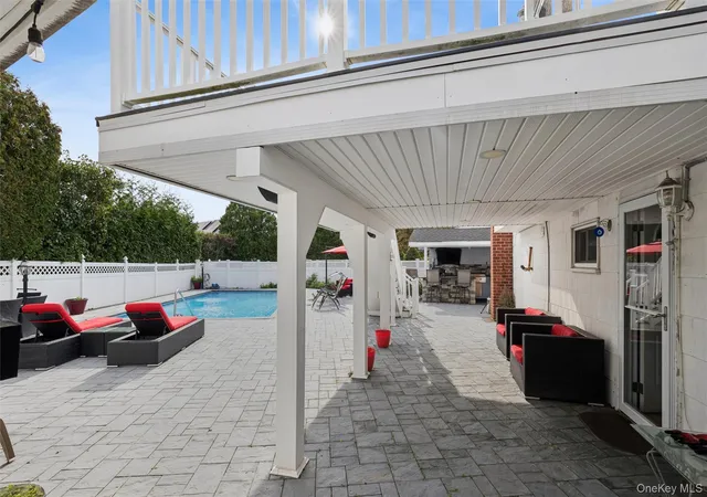 Photo 4 of Single family home for sale at 33 Sherwood Dr, Oyster Bay, NY 11714 | MLS# 1044453 | Listing updated on 2026-10-07