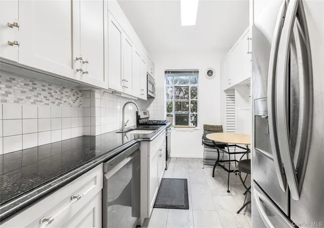 Photo 3 of House for sale at 3001 Henry Hudson Pkwy #2H, New York, NY 10463 | MLS# 1044467 | Listing updated on 2026-10-01