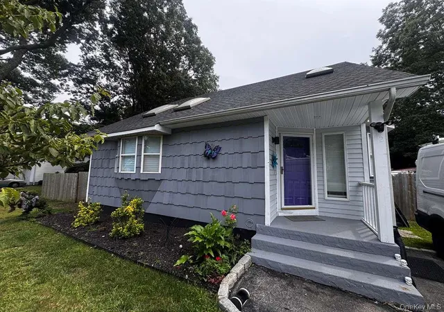 Photo 2 of Single family home for sale at 42 Breston Dr W, Brookhaven, NY 11967 | MLS# 1044478 | Listing updated on 2026-10-07