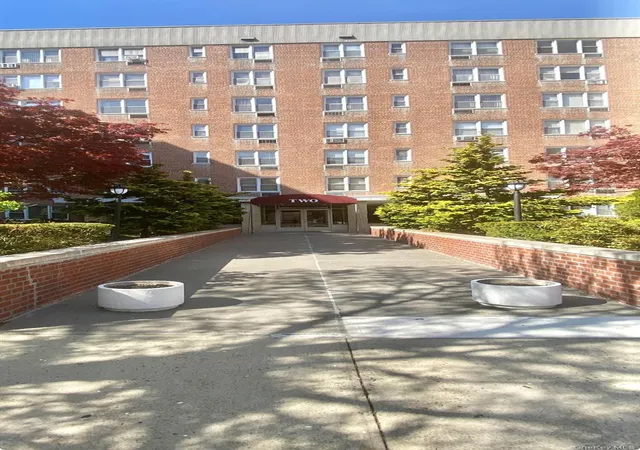 Listing Photo 1 - Condo for sale in building located at 2 Sadore Ln, Yonkers, NY 10701 - Unit #5Z