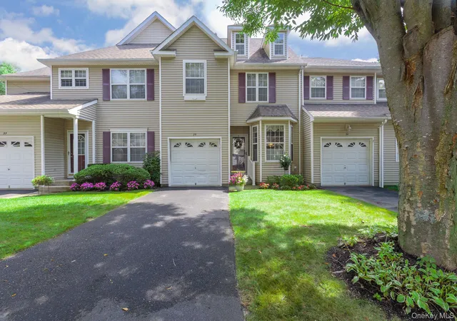 Photo 2 of Condo for sale at 29 Avery Ct, Smithtown, NY 11767 | MLS# 1044542 | Listing updated on 2026-09-08