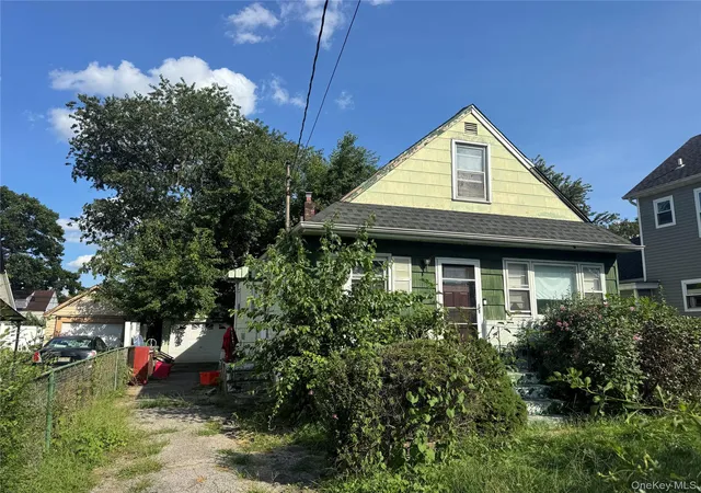 Photo 2 of Single family home for sale at 283 Doherty Ave, Hempstead, NY 11003 | MLS# 1044548 | Listing updated on 2026-09-08