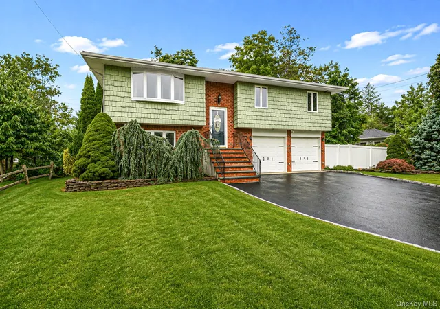 Photo 3 of Single family home for sale at 6 North Ave, Smithtown, NY 11787 | MLS# 1044596 | Listing updated on 2026-10-04