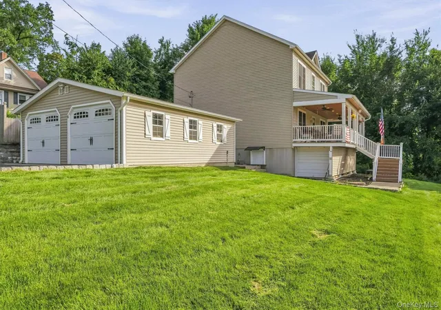Single family home for sale at 6 E Shore Rd, Warwick (Town), NY 10925 | MLS# 1044625