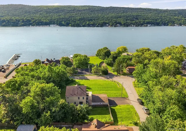 Photo 2 of Single family home for sale at 6 E Shore Rd, Warwick (town), NY 10925 | MLS# 1044625 | Listing updated on 2026-10-07