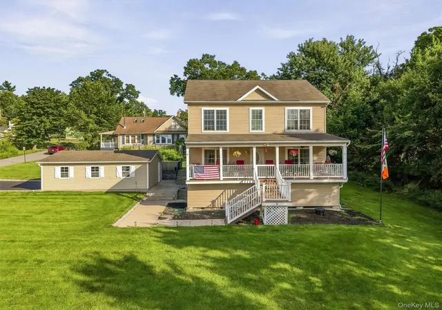 Photo 3 of Single family home for sale at 6 E Shore Rd, Warwick (town), NY 10925 | MLS# 1044625 | Listing updated on 2026-10-07
