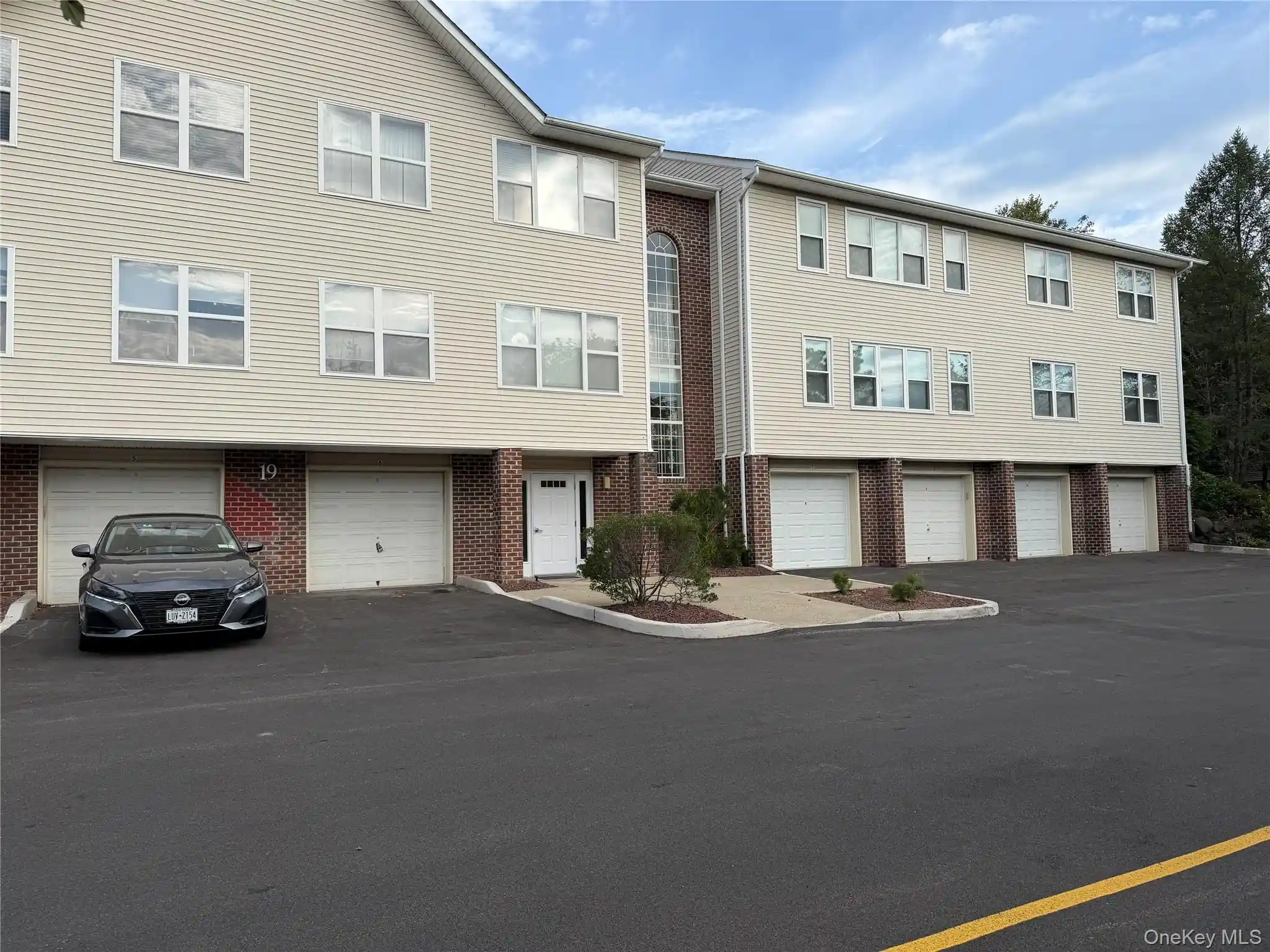 Listing Photo 1 - Condo for sale in 18 Deer Ct Dr located at 18 Deer Ct Dr, Middletown, NY 10940 - Unit 18 Deer Ct Dr