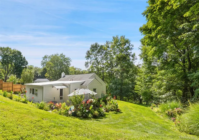 Photo 3 of Single family home for sale at 1 Mountain View Rd, Cortlandt, NY 10567 | MLS# 1044664 | Listing updated on 2026-09-01