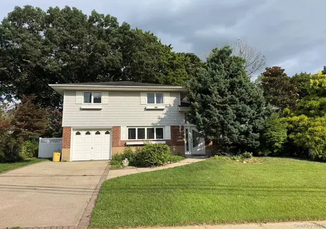 Photo 1 of Single family home for sale at 7 5th Place, Oyster Bay, NY 11791 | MLS# 1044687 | Listing updated on 2026-09-08