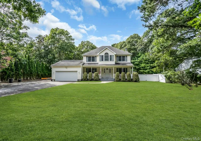 Single family home for sale at 61 Washington Hts Ave, Southampton, NY 11946 | MLS# 1044708