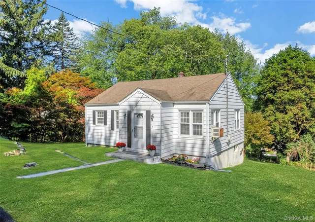 Photo 2 of Single family home for sale at 4 Crescent Dr, Cortlandt, NY 10567 | MLS# 1044725 | Listing updated on 2026-09-02