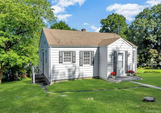 Photo 2 of Single family home for sale at 4 Crescent Dr, Cortlandt, NY 10567 | MLS# 1044725 | Listing updated on 2026-09-02