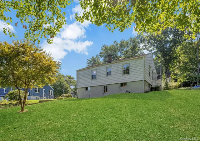 Photo 3 of Single family home for sale at 4 Crescent Dr, Cortlandt, NY 10567 | MLS# 1044725 | Listing updated on 2026-09-02
