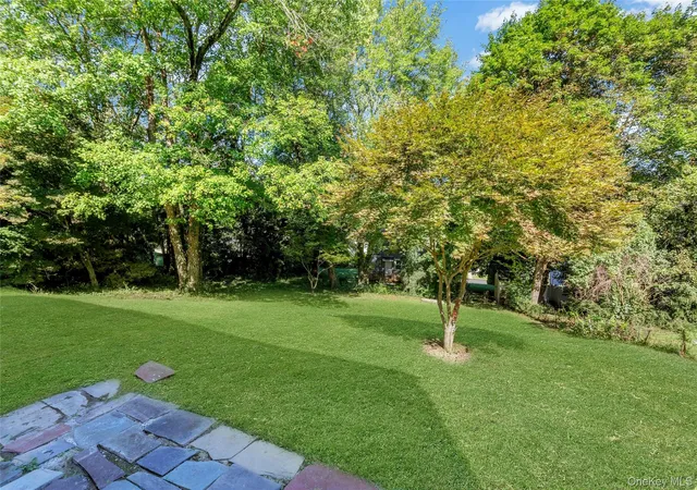 Photo 4 of Single family home for sale at 4 Crescent Dr, Cortlandt, NY 10567 | MLS# 1044725 | Listing updated on 2026-09-02