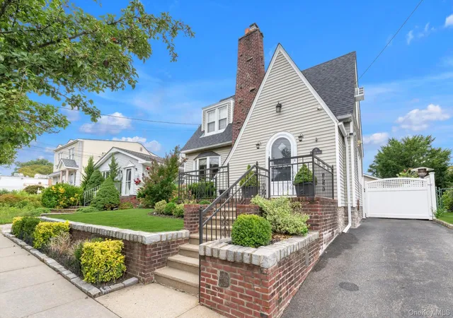 Photo 2 of Single family home for sale at 21 Hampton Ave, North Hempstead, NY 11507 | MLS# 1044734 | Listing updated on 2026-09-25