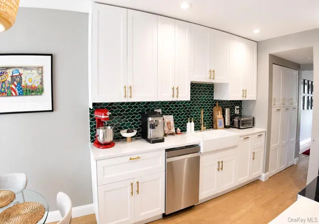 Photo 3 of Condo for sale at 230 Pond View Ln, Smithtown, NY 11787 | MLS# 1044752 | Listing updated on 2026-09-06