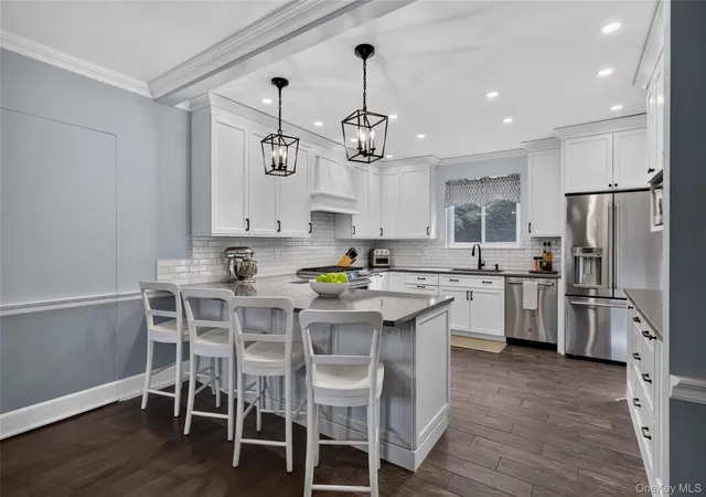 Photo 3 of Single family home for sale at 26 Brookside Cir, Yonkers, NY 10708 | MLS# 1044763 | Listing updated on 2026-10-08