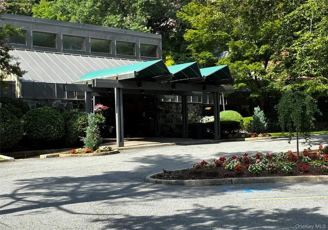 Photo 2 of Condo for sale at 2 Fountain Ln #1L, Greenburgh, NY 10583 | MLS# 1044770 | Listing updated on 2026-10-16