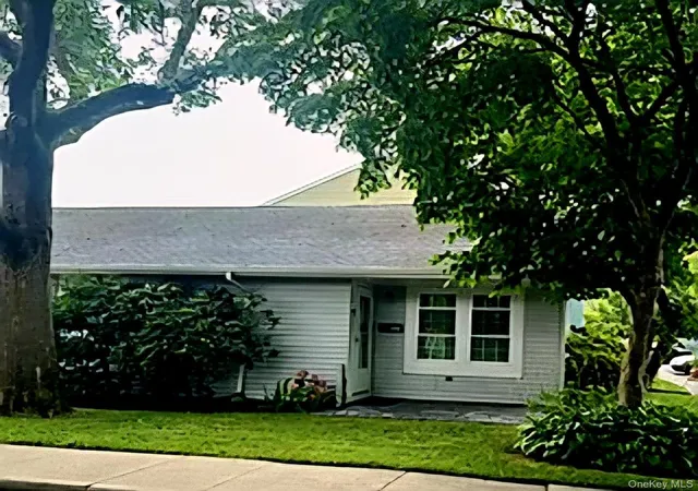 Photo 1 of Condo for sale at 121 Whalers Cvs, Babylon, NY 11702 | MLS# 1044781 | Listing updated on 2026-09-28