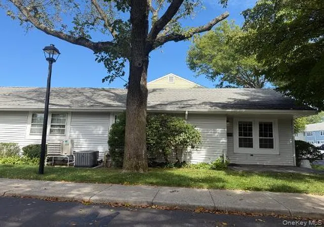 Photo 1 of Condo for sale at 121 Whalers Cvs, Babylon, NY 11702 | MLS# 1044781 | Listing updated on 2026-10-03