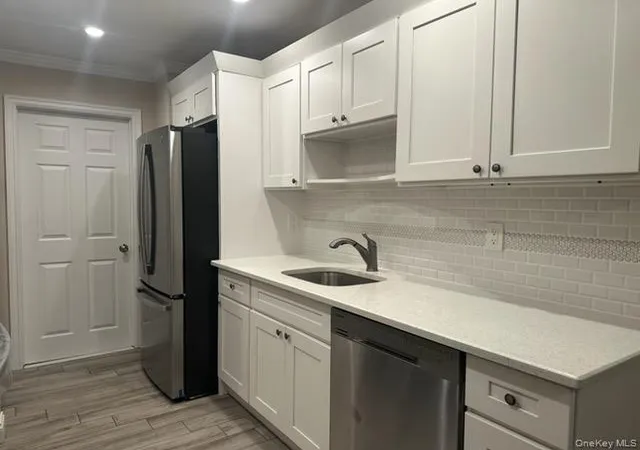 Photo 2 of Condo for sale at 121 Whalers Cvs, Babylon, NY 11702 | MLS# 1044781 | Listing updated on 2026-09-28