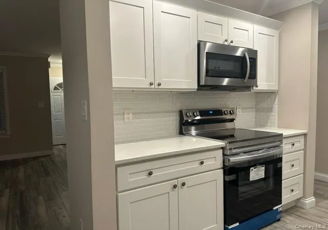 Photo 3 of Condo for sale at 121 Whalers Cvs, Babylon, NY 11702 | MLS# 1044781 | Listing updated on 2026-09-28