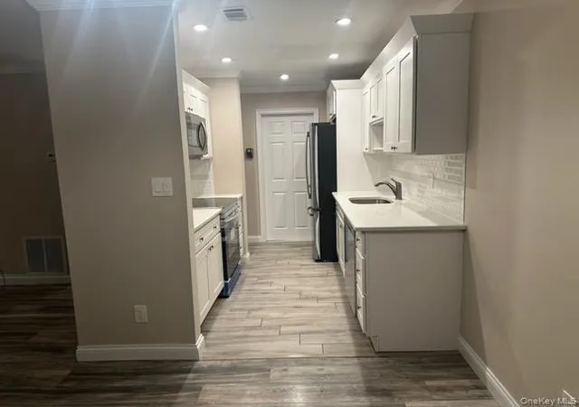 Photo 3 of Condo for sale at 121 Whalers Cvs, Babylon, NY 11702 | MLS# 1044781 | Listing updated on 2026-09-28