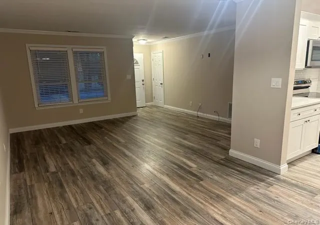 Photo 4 of Condo for sale at 121 Whalers Cvs, Babylon, NY 11702 | MLS# 1044781 | Listing updated on 2026-09-28