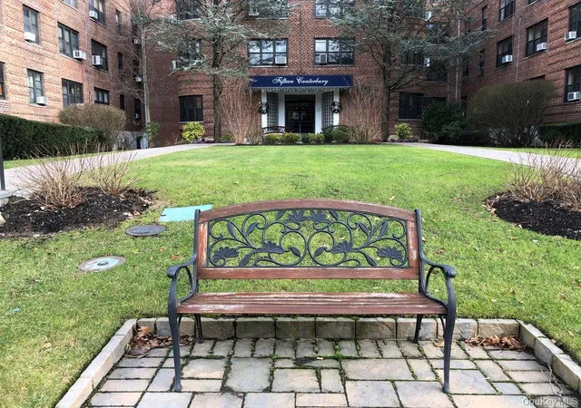 Listing Photo 3 - Condo for sale in building located at 15 Canterbury, North Hempstead, NY 11021 - Unit #C-13